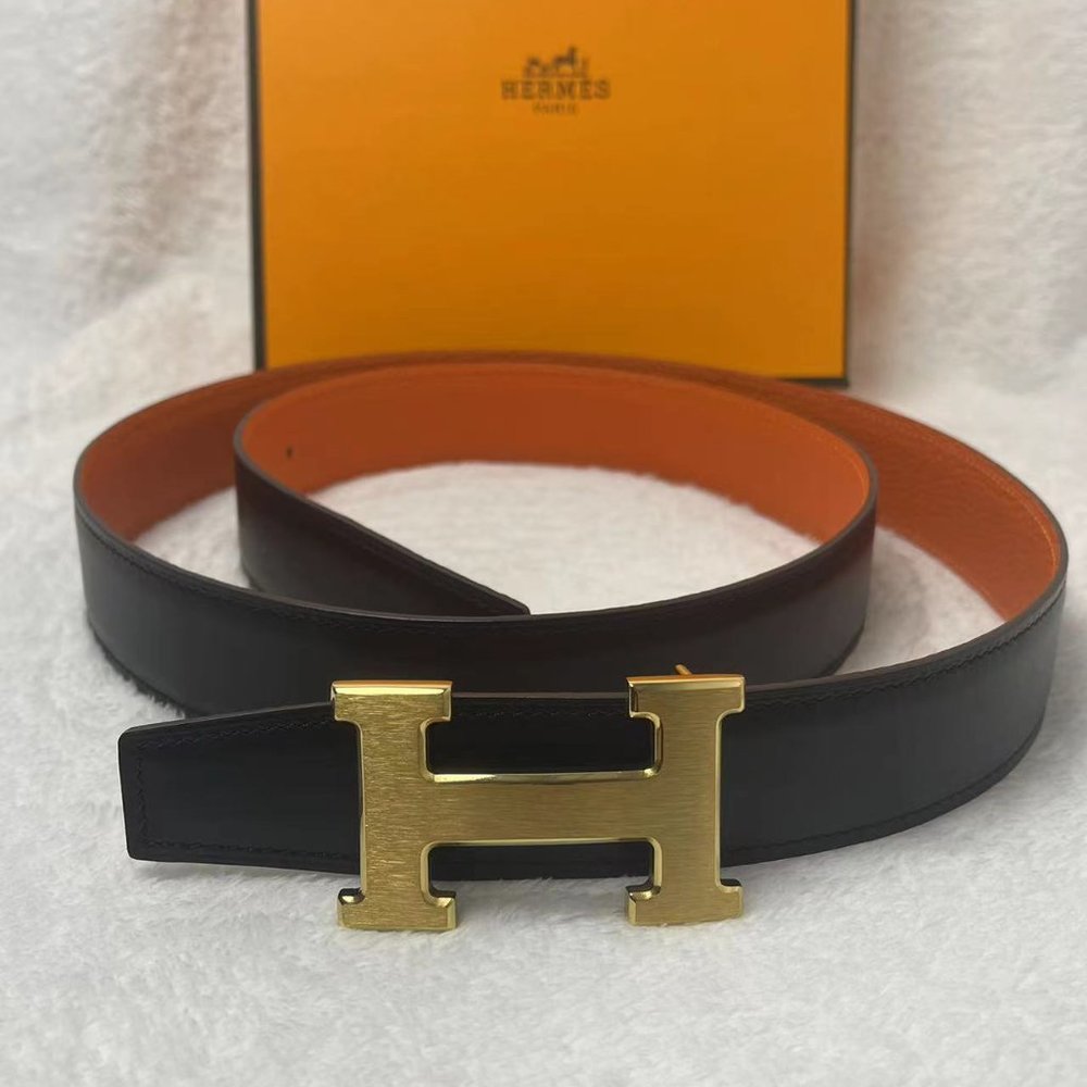 Hermes Reversible H Logo Belt. New and in pristine condition. 80CM fits a small.